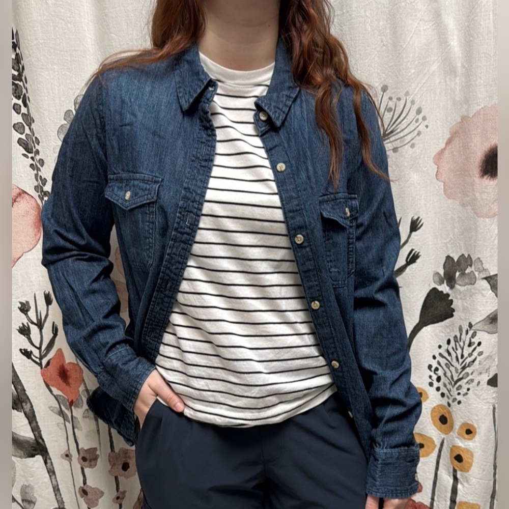 Women’s Universal Thread Denim-Look Button Down Labette Shirt. Size M